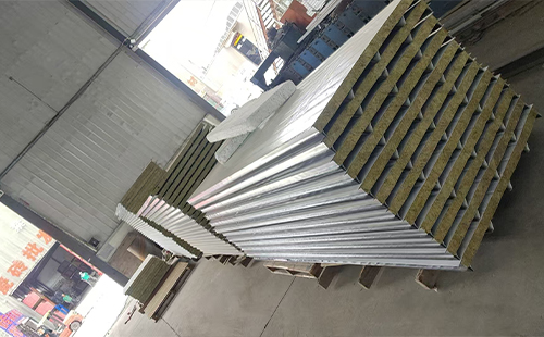 格尔木彩钢夹芯板