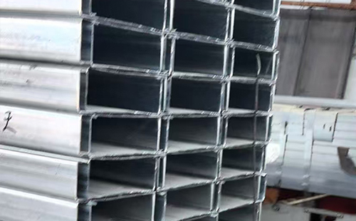 格尔木C型钢选型与在轻格尔木钢结构中的应用解析